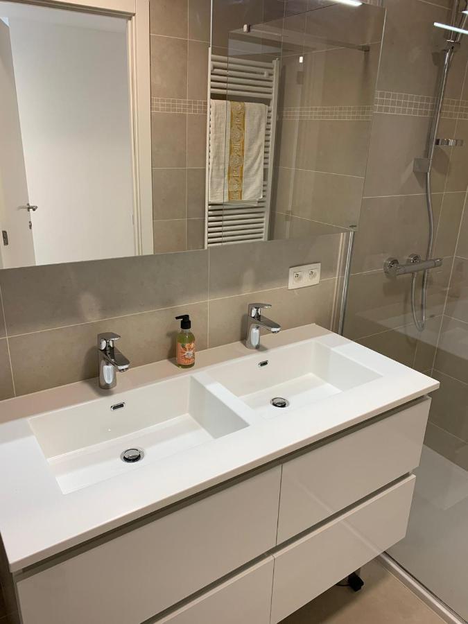 Lichtrijk 2-Slaapkamerappartement Met Zeezicht En Gratis Parking Остенде Экстерьер фото