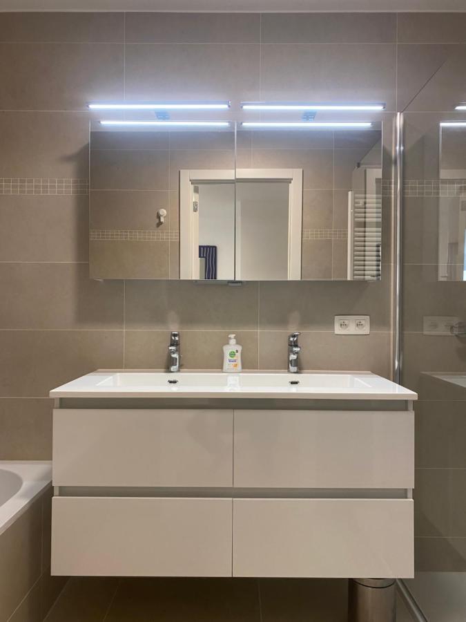 Lichtrijk 2-Slaapkamerappartement Met Zeezicht En Gratis Parking Остенде Экстерьер фото