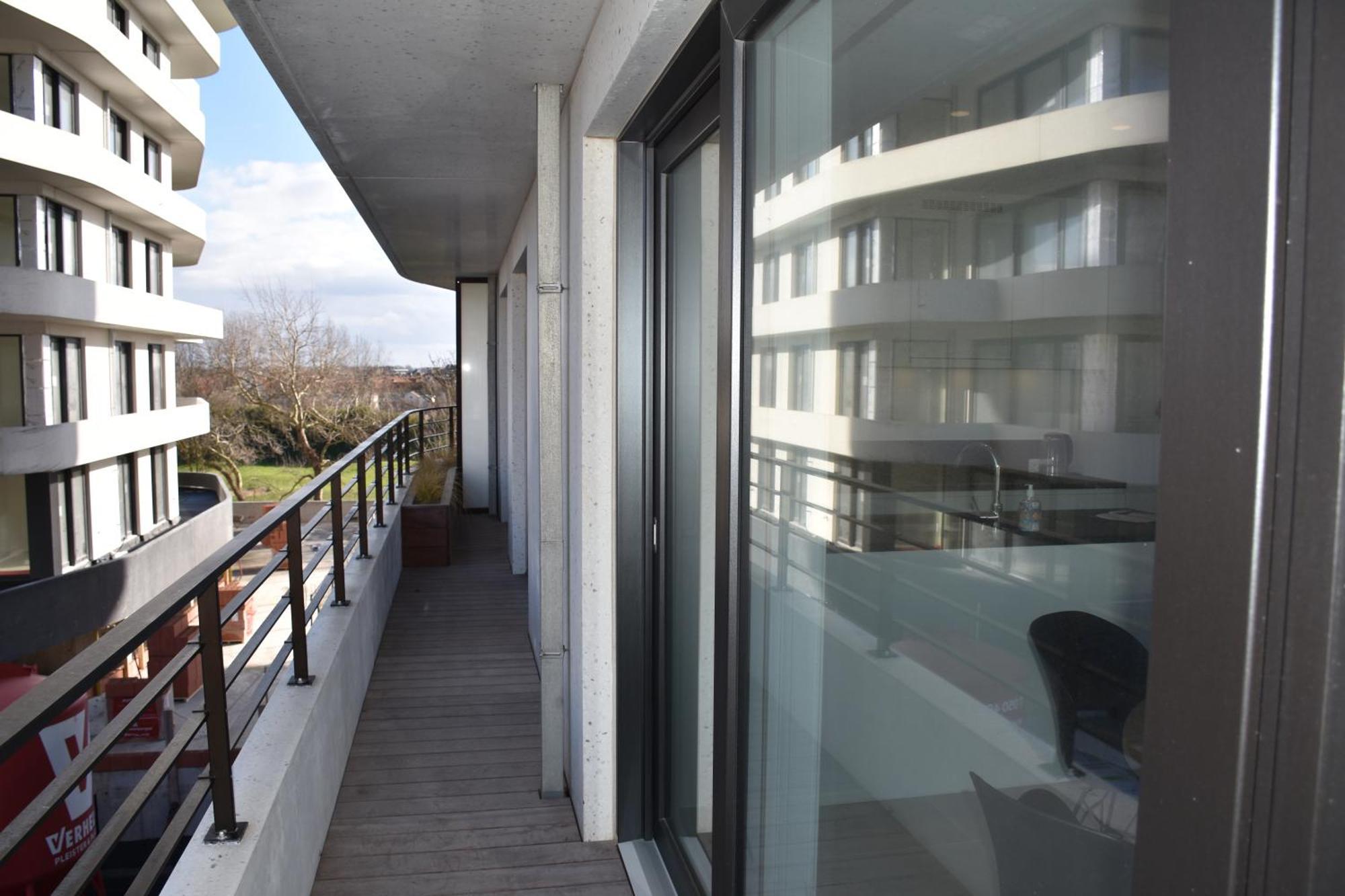Lichtrijk 2-Slaapkamerappartement Met Zeezicht En Gratis Parking Остенде Экстерьер фото